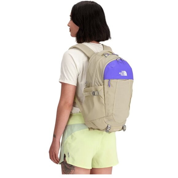 The North Face Women’s Recon 30L Daypack Backpack, Gravel / Optic Violet, NEW - Picture 4 of 11